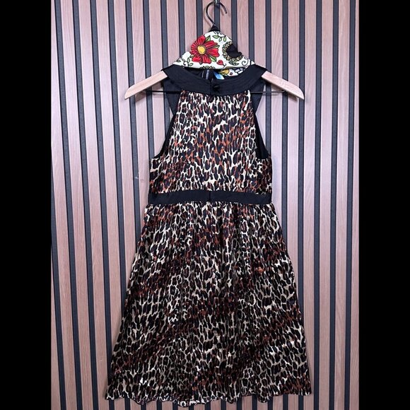 Betsey Johnson Dress 0 / XS Shift Leopard Print Art Square Scarf 100% Silk - Picture 2 of 11